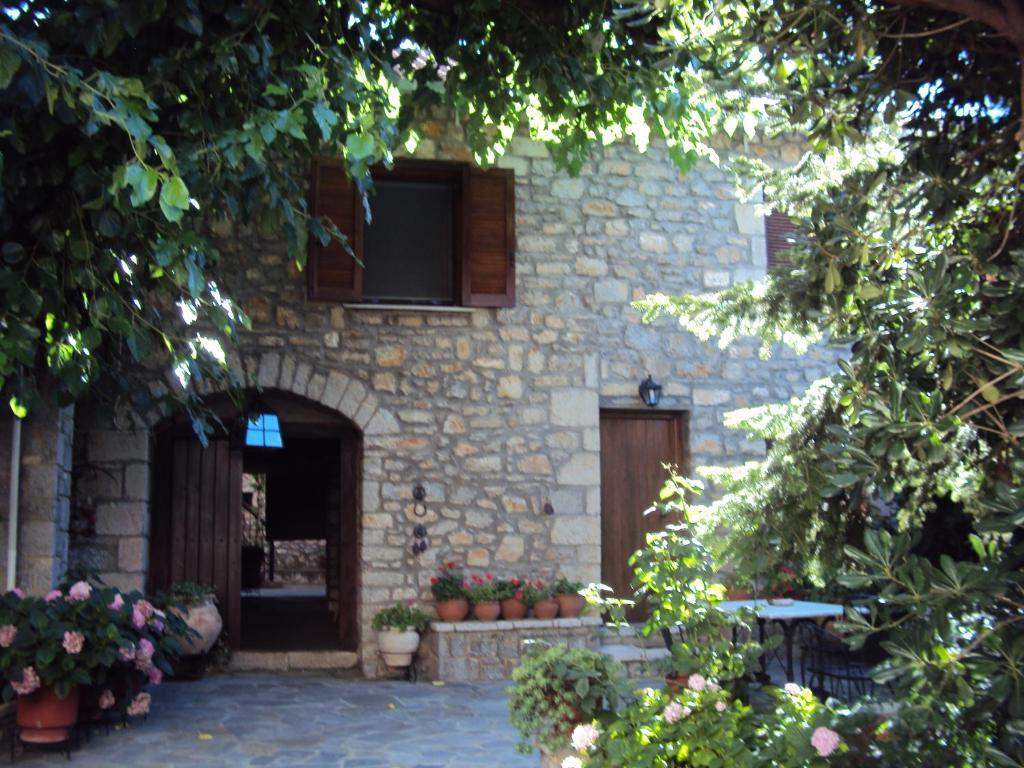 Guesthouse Karahalios Polydrossos Extérieur photo
